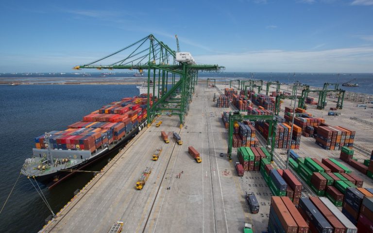 kimzolciakwedding.com