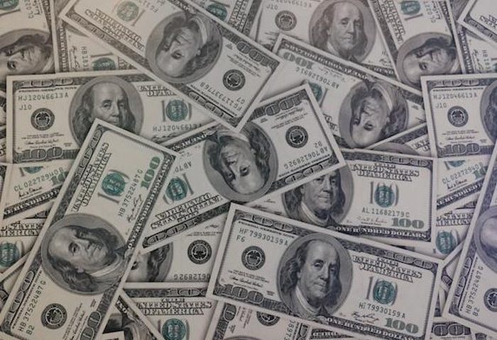 kimzolciakwedding.com