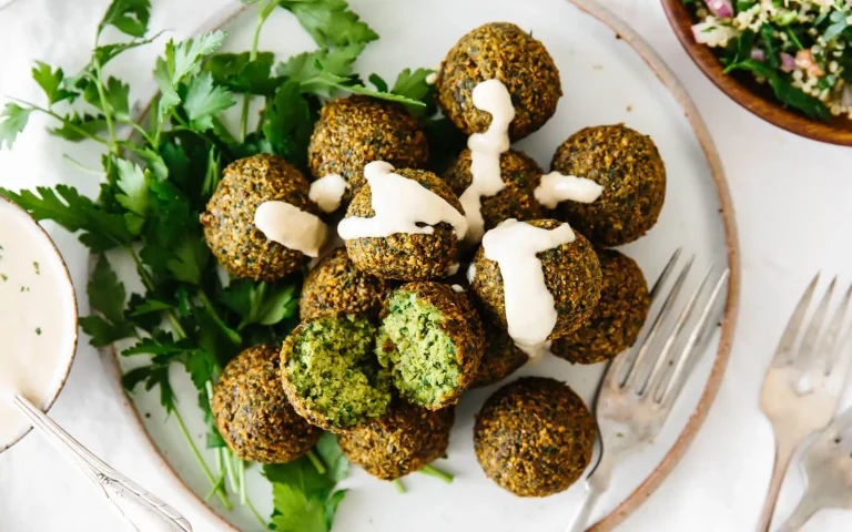 kimzolciakwedding.com