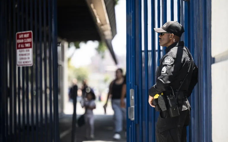 kimzolciakwedding.com