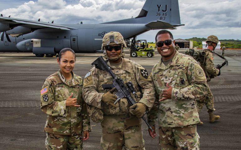 kimzolciakwedding.com