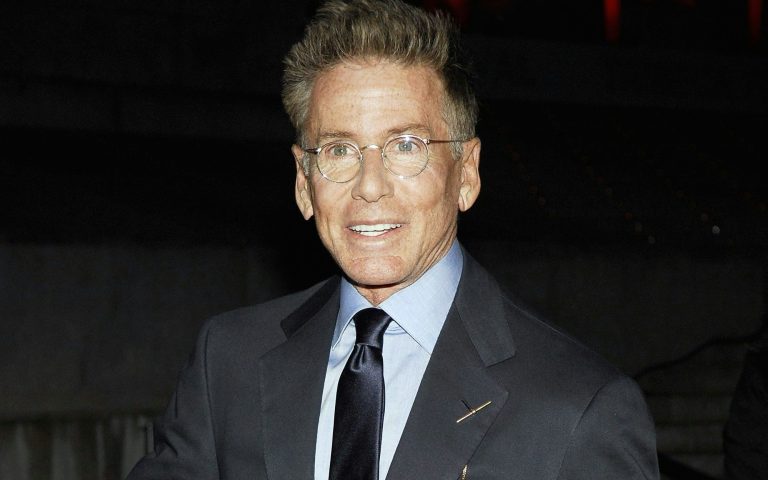 kimzolciakwedding.com