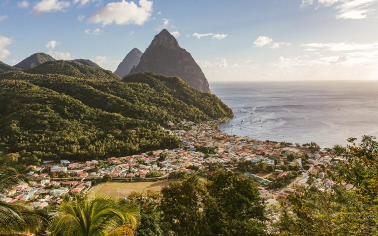 kimzolciakwedding.com