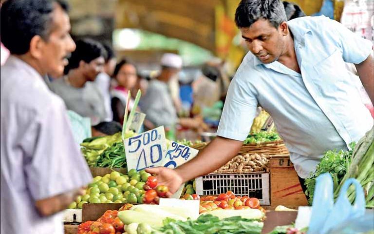 kimzolciakwedding.com