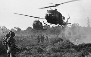 kimzolciakwedding.com