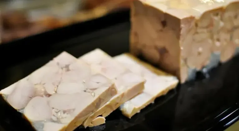 kimzolciakwedding.com