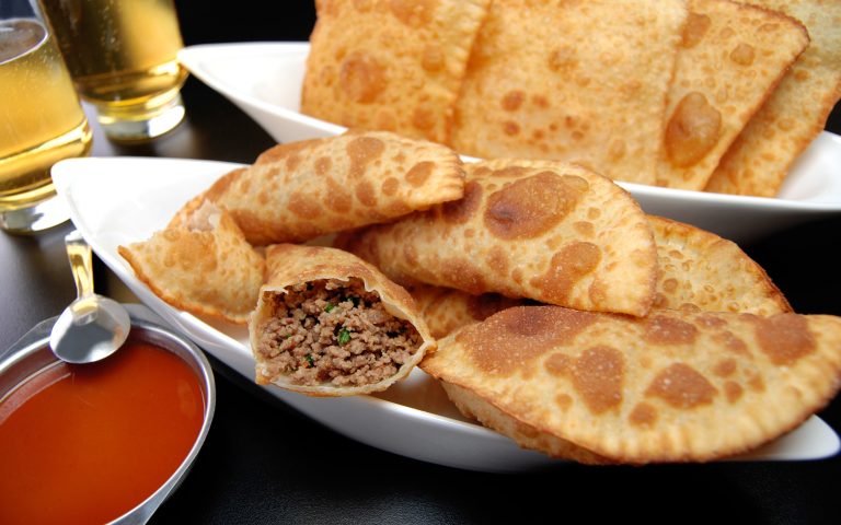 kimzolciakwedding.com