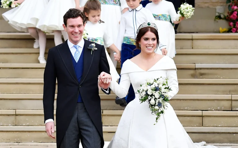 kimzolciakwedding.com