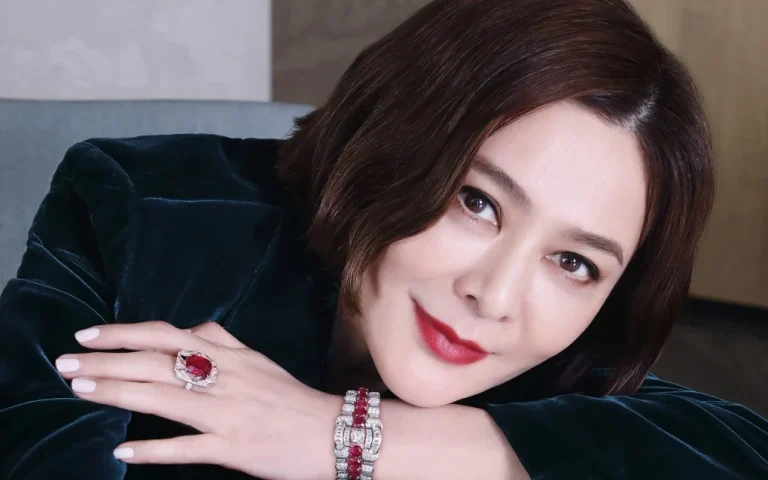 kimzolciakwedding.com