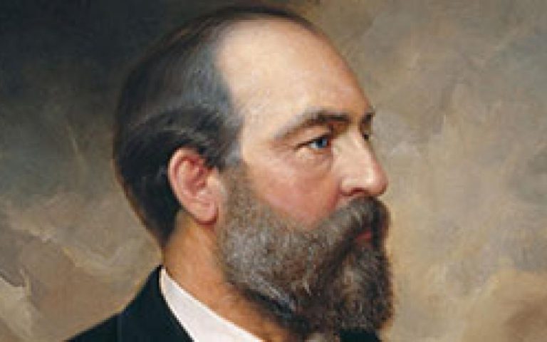 kimzolciakwedding.com