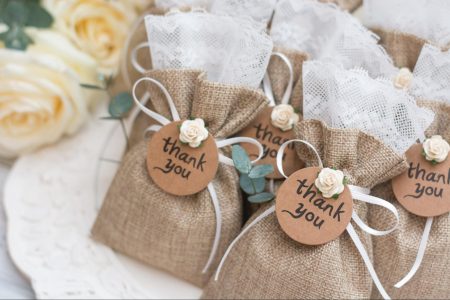 Ide Hadiah Pernikahan: Rekomendasi dan yang Sebaiknya Dihindari