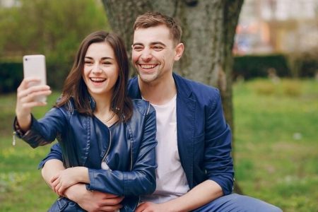 Menjaga Cinta di Era Digital: Strategi Modern untuk Hubungan yang Langgeng